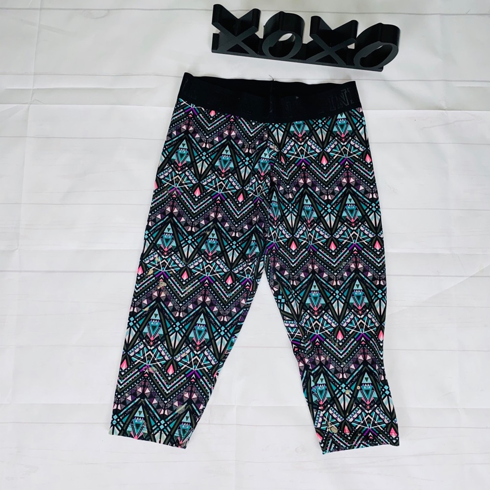 VS Pink Ultimate Capri Yoga Pants M - Picture 1 of 9